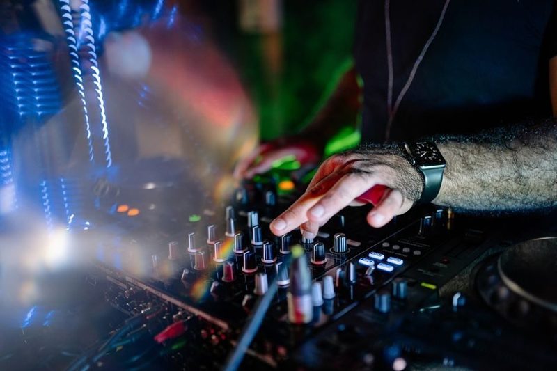 Phrase Mixing: How to Mix Tracks Seamlessly